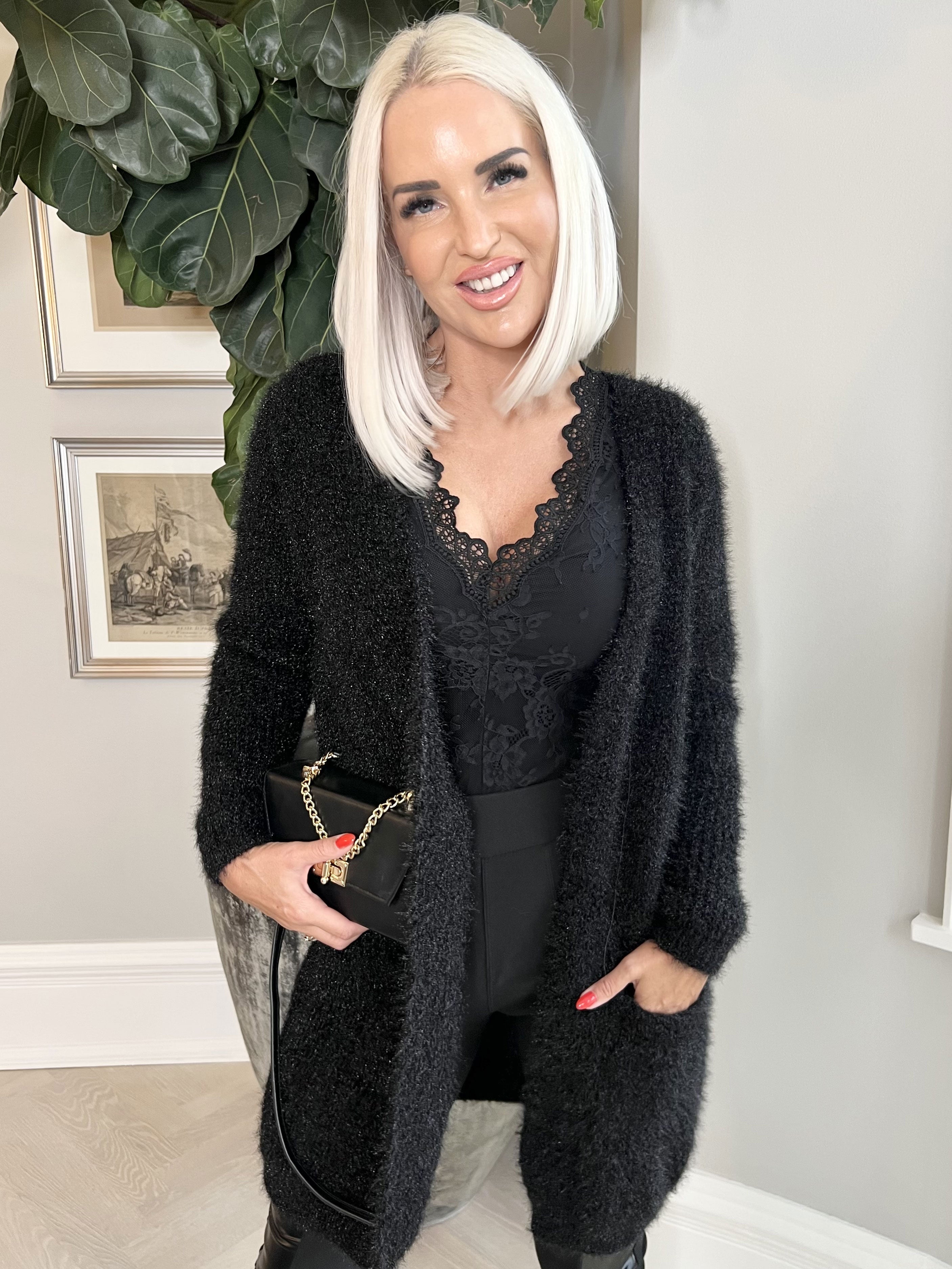 Levy - Svart fluffig kofta med fickor